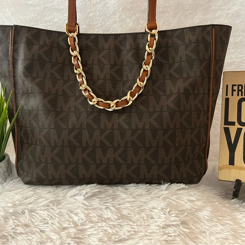 Michael Kors large Harper East West Signature Tote Handbag - LIKE NEW!
